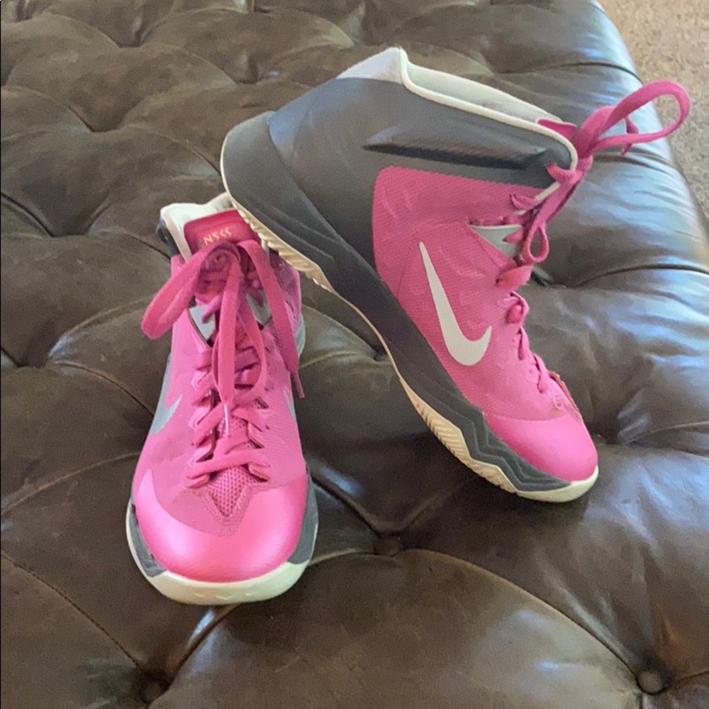 Pink nike Hyperdunk basketball shoe